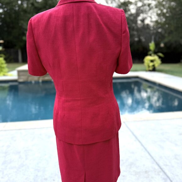 Kasper 2-piece Skirt Suit Set with Short Sleeves. Both are fully lined. - Size 8 - Picture 3 of 3